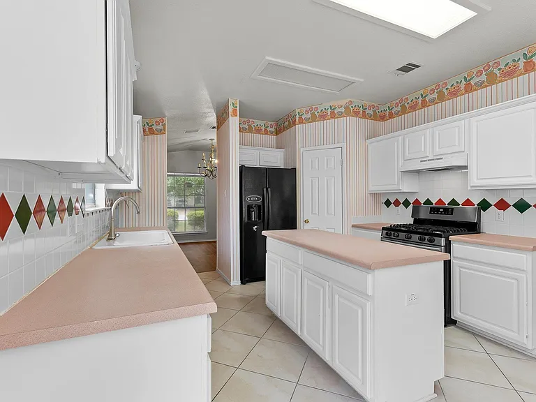 3904 Cadoz Ct — Photo 8