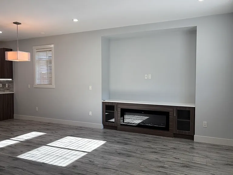 1025 Stockwell Ave #3 — Photo 18