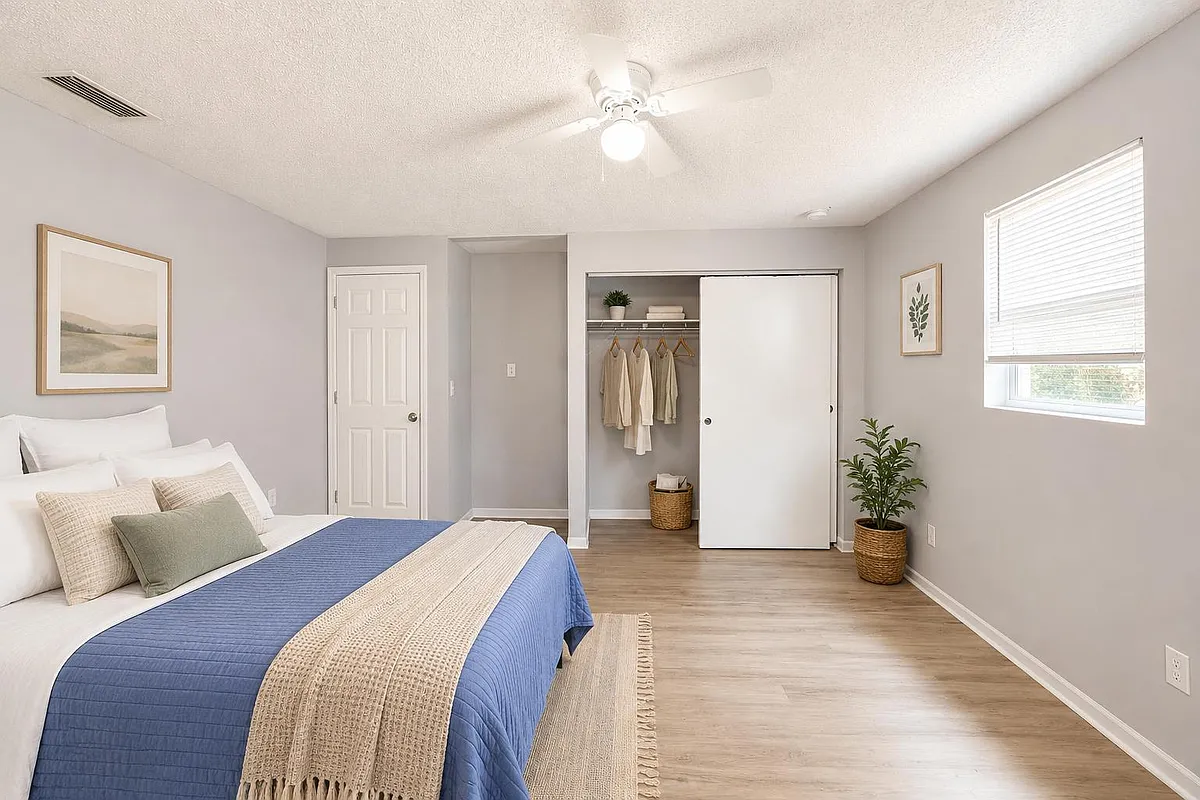 Fresh, stylish private room with cozy bedding, closet space, and a calm move-in-ready feel. - Macgregor Dr