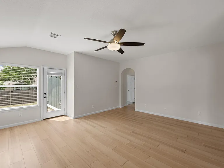 17249 Sandwick Dr — Photo 5
