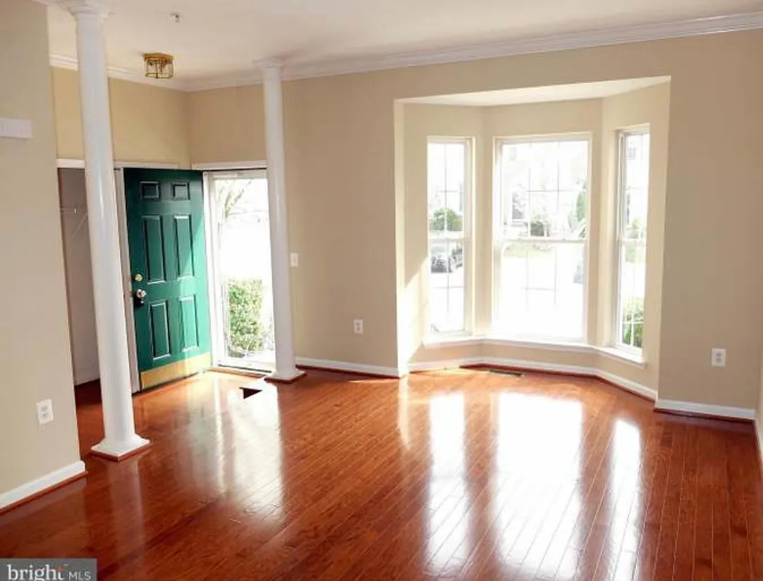 3 bed, 3.5 bath, 2000 sqft, $2,500 — Photo 4