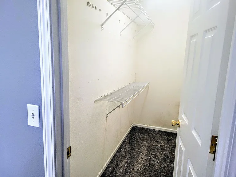 1128 Leonard Ave — Photo 5