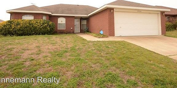 2nd image of 2906 Wesley Dr