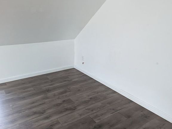 3rd image of 1286 Newport Ave #2