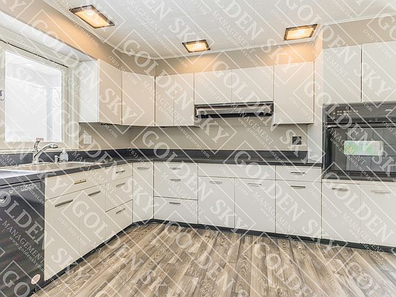5th image of 2232 W 8th St