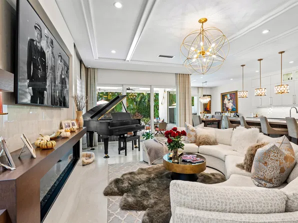 436 NE Wavecrest Way, Boca Raton, FL 33432