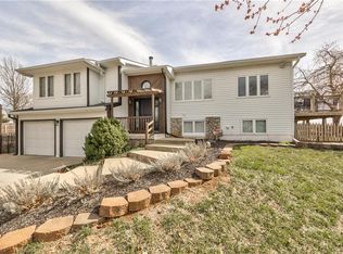 9295 Oakcrest Dr, Lenexa, KS 66227