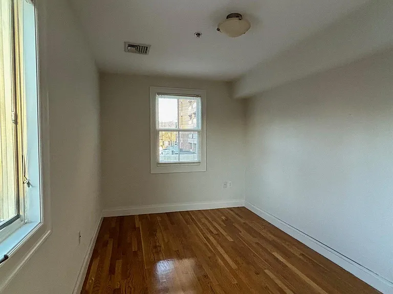 1012 Massachusetts Ave — Photo 12