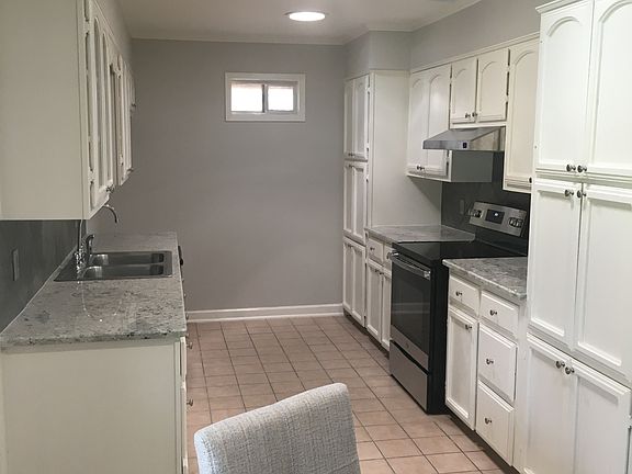 4th image of 413 Gardenia Ave