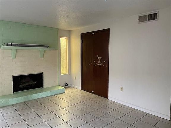 4th image of 941 W Monterey Ct #D