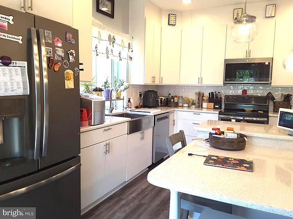 4th image of 295 Bridgewater Cir