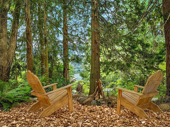 2nd image of 365 W Lake Samish Dr