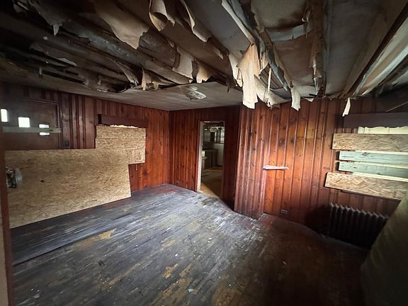 3rd image of 132 S Valley Ave
