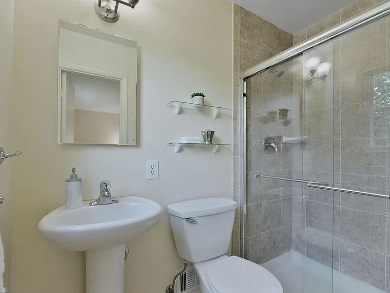 3512 Queen Anne Dr — Photo 9