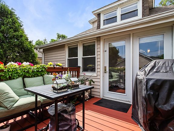 3rd image of 5654 W Cornelia Ave