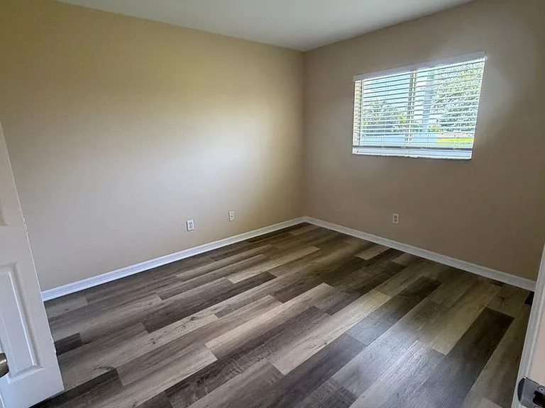 1137 NW Juanita Pl — Photo 6