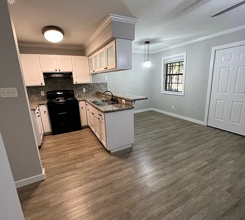4th image of 302 N Montevideo Ave APT 7