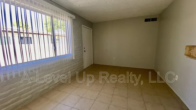 2 bed, 1.0 bath, 725 sqft, $850 — Photo 4