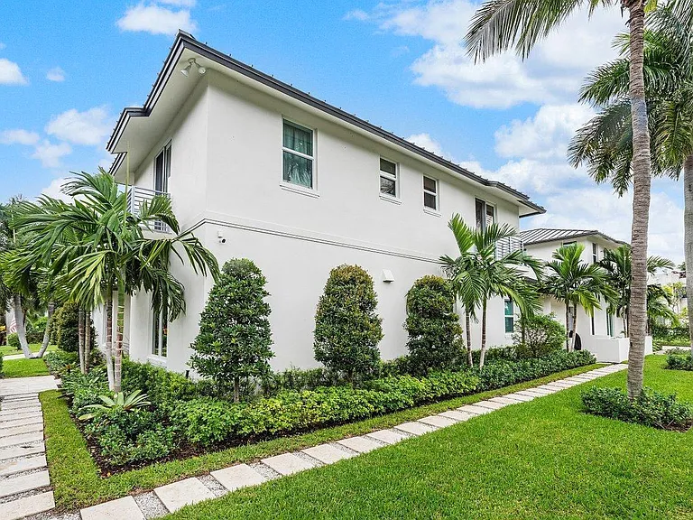 217 Gulfstream Blvd — Photo 48