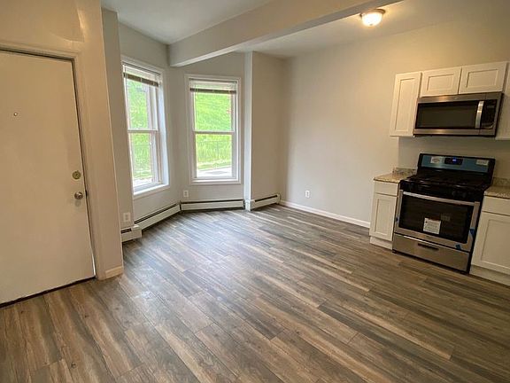 2nd image of 72 Johnston St Unit 2