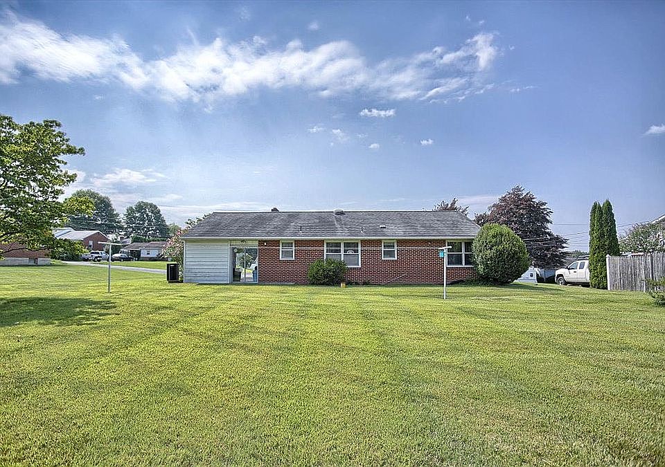 2nd image of 4910 Sunset Dr