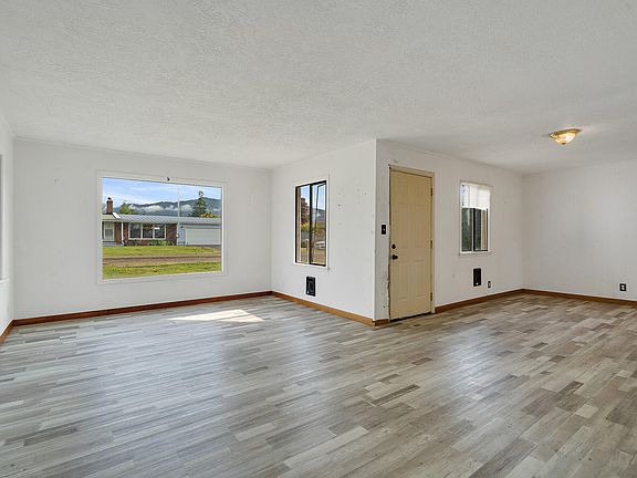 3rd image of 5107 Kenway Dr