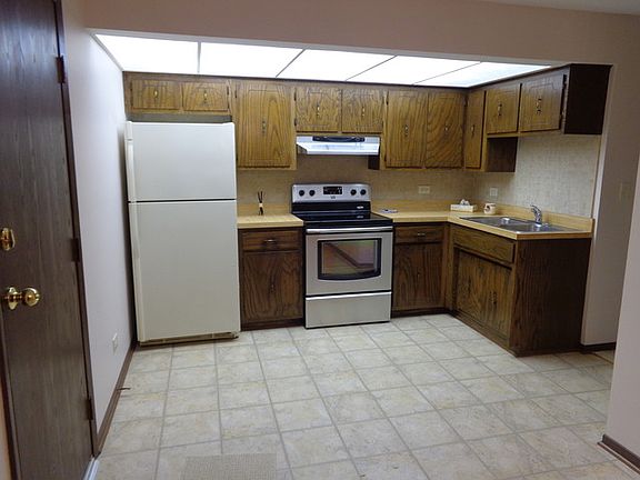 3rd image of 10405 S Sheffield Dr #1N
