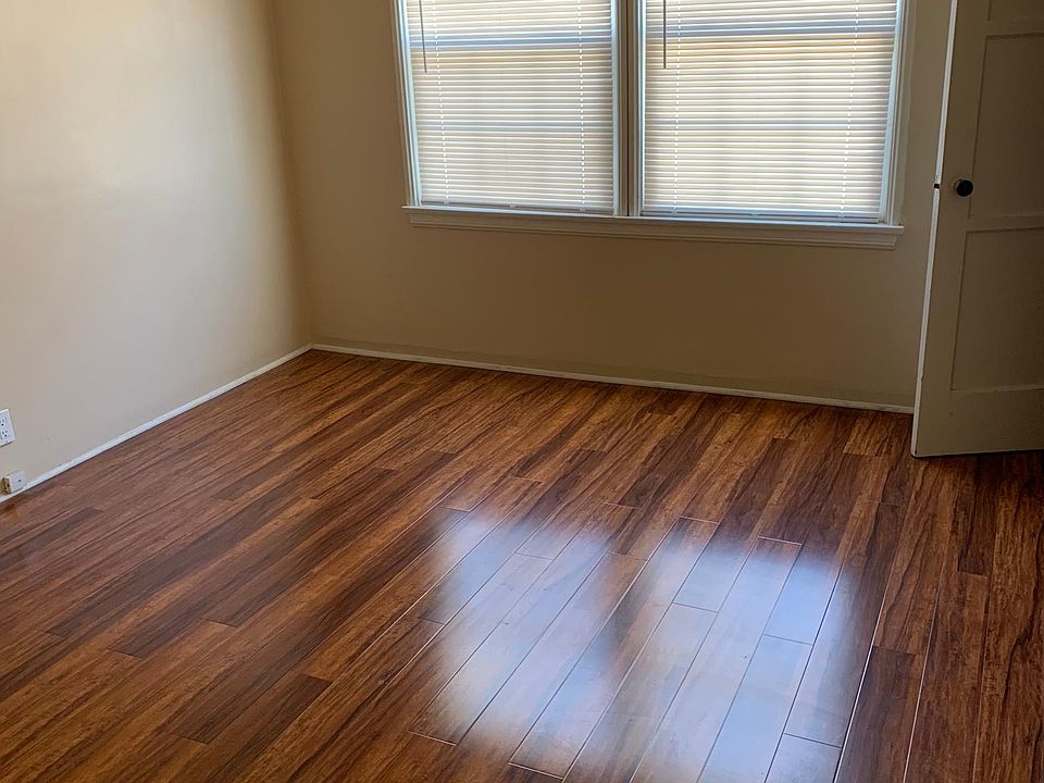 2nd image of 14220 Gilmore St