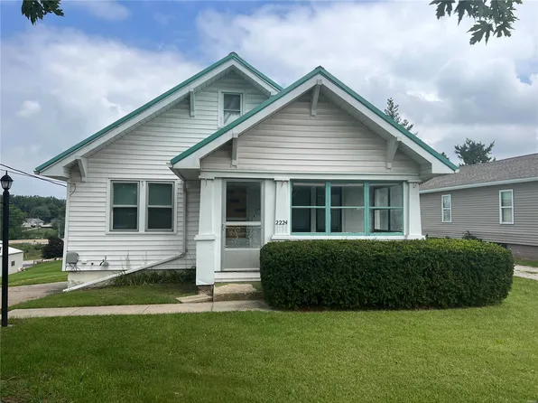 2224 Pleasant St, Hannibal, MO 63401