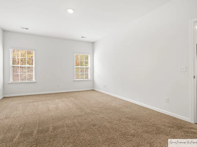 568 Stone Hollow Dr — Photo 12