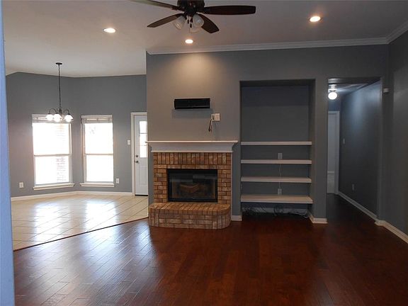 4th image of 215 Bayfield Dr