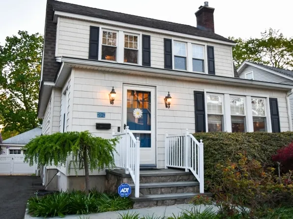12 Van Dyke Pl, Summit City, NJ 07901