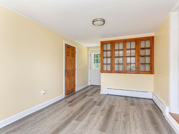 5th image of 10 Pleasant Avenue