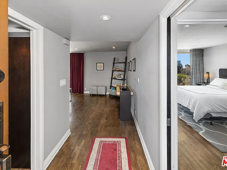 2260 N Cahuenga Blvd #502 — Photo 32