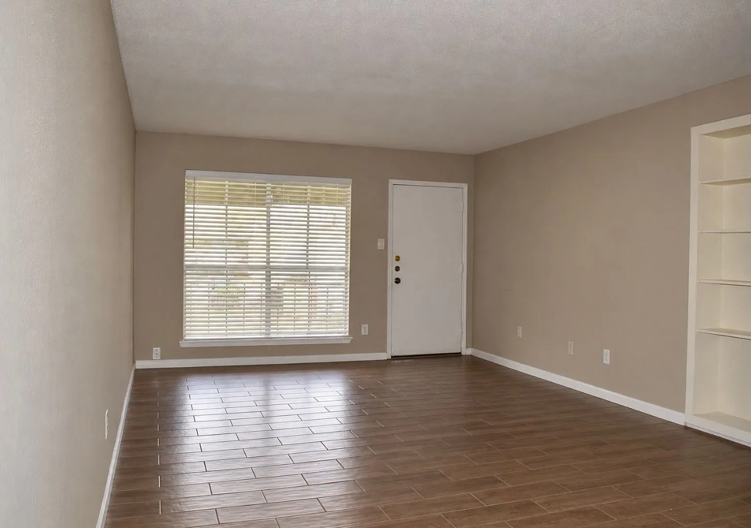 2 BR 2 BA Condo - Upstairs — Photo 3