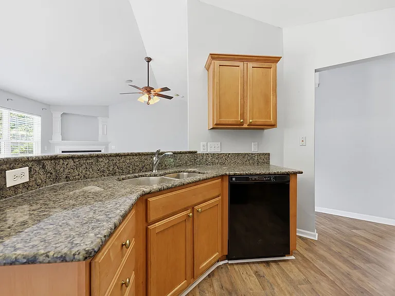 3440 Royal Highland Dr — Photo 16