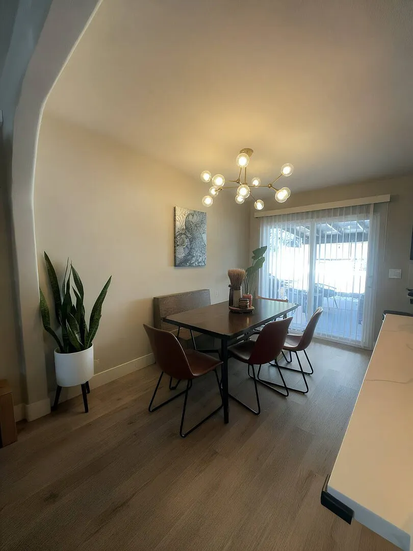 Super cozy & charming home 15 mins from downtown. — Photo 4