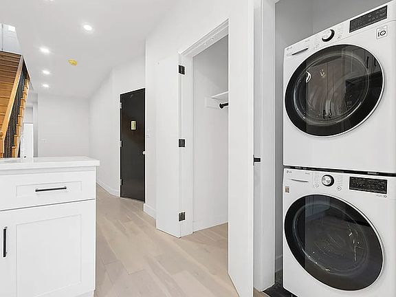 4th image of 425 Amsterdam Ave #5T