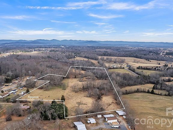 3rd image of 328 Davidson Ct