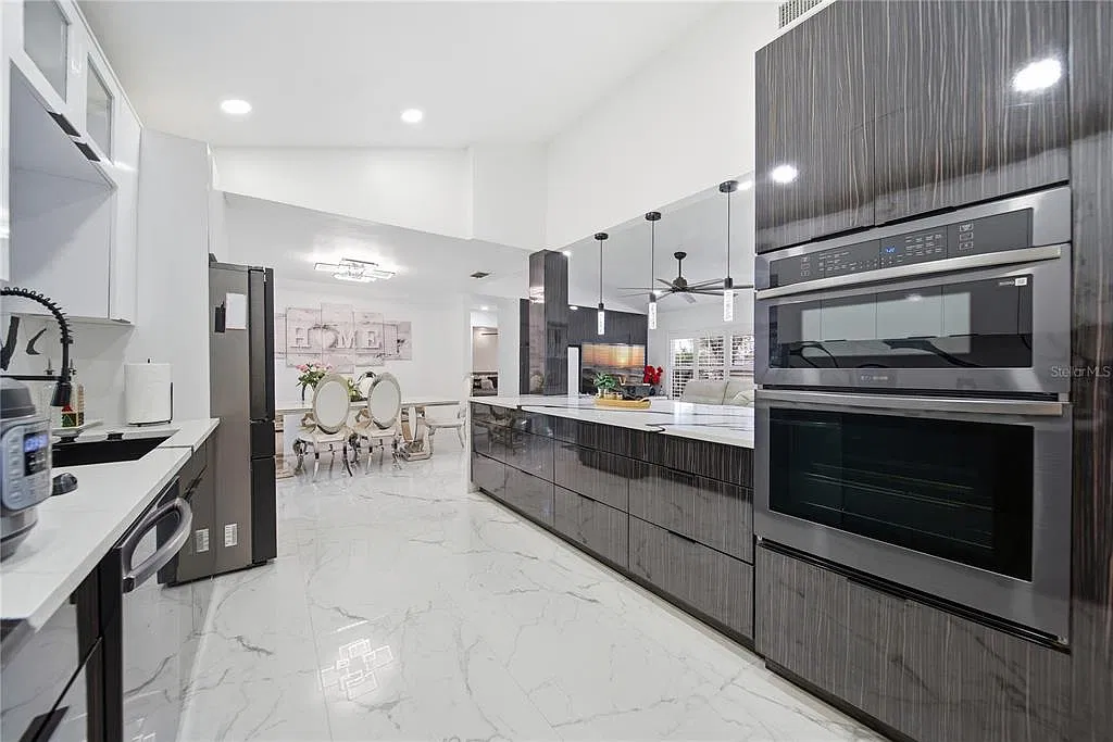 3 bed, 2.0 bath, 1411 sqft, $3,200 — Photo 3