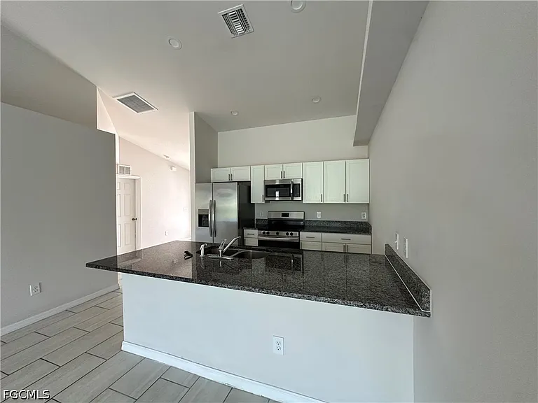 606 SE 8th St — Photo 5