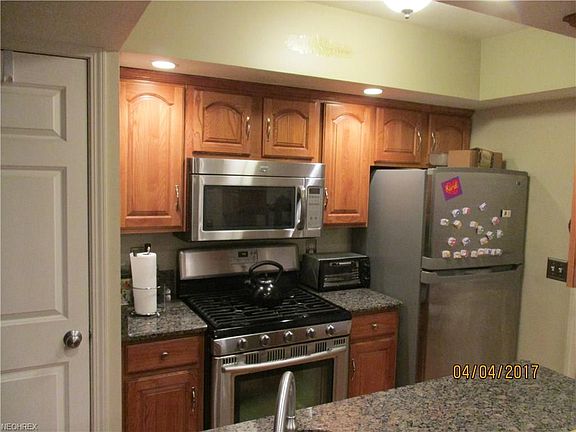 3rd image of 906 Hilbish Ave