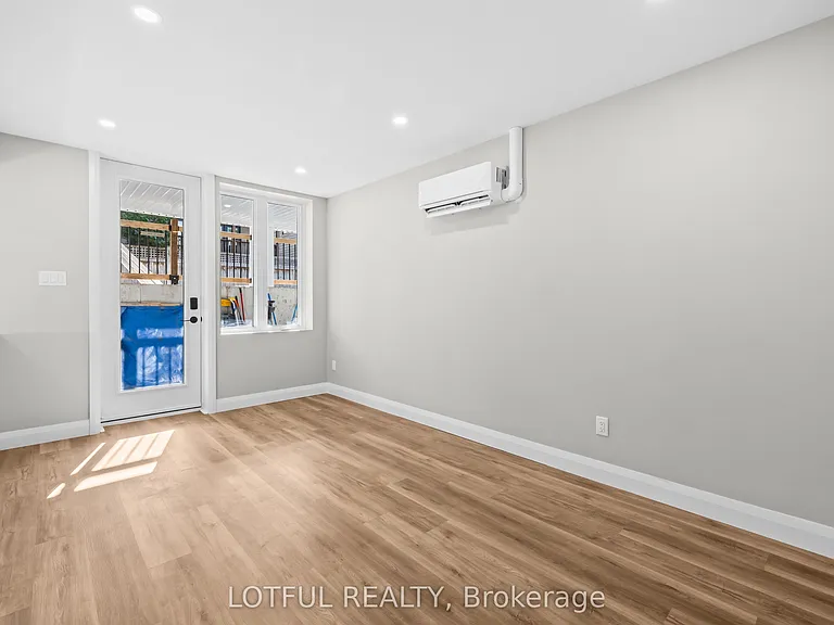 516 Tweedsmuir Ave W #A — Photo 4