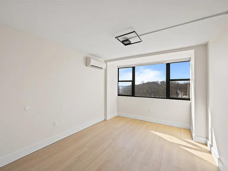 Cosmo 440 Luxury Apartments — Photo 32