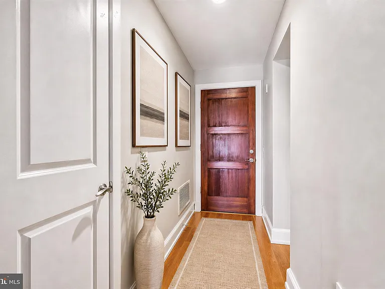 215 I St NE #103 — Photo 2