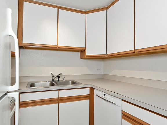 4th image of 1029 E 8th Ave APT 503
