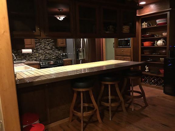 Kitchen bar