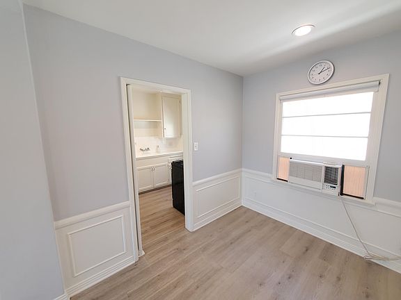 5th image of 1405 W Victory Blvd