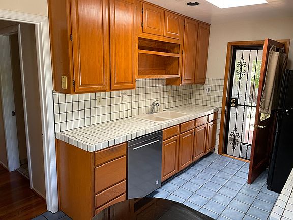 5th image of 4728 51st St