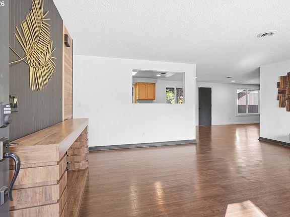 4th image of 1316 NE 9th Way